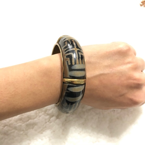 Retro style Fashion bangles - Picture 3 of 4